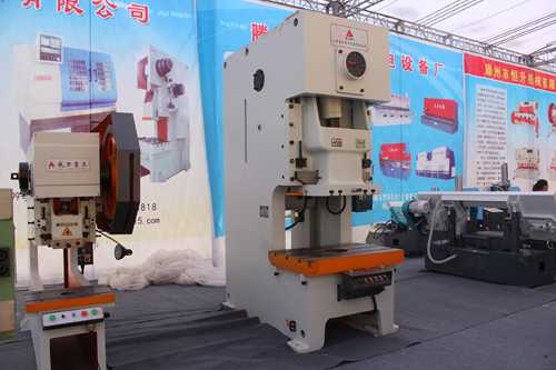 威力重工機床產品亮相2015上海（虹橋）國際機床