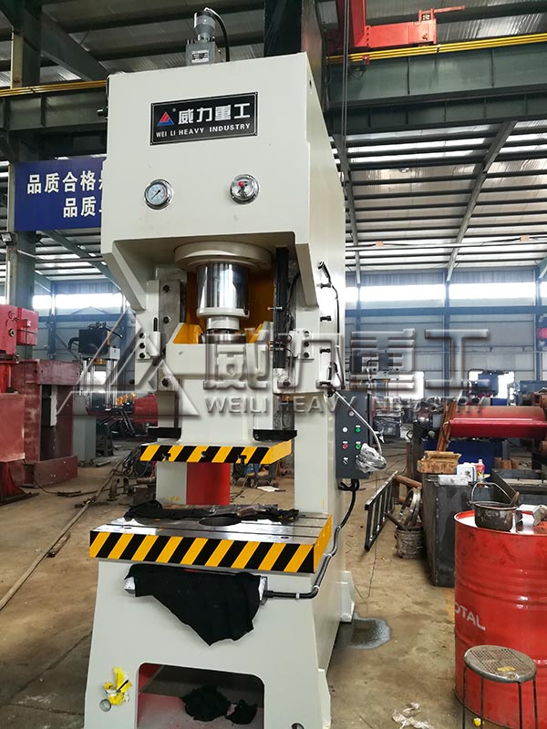 160噸液壓沖床生產現場