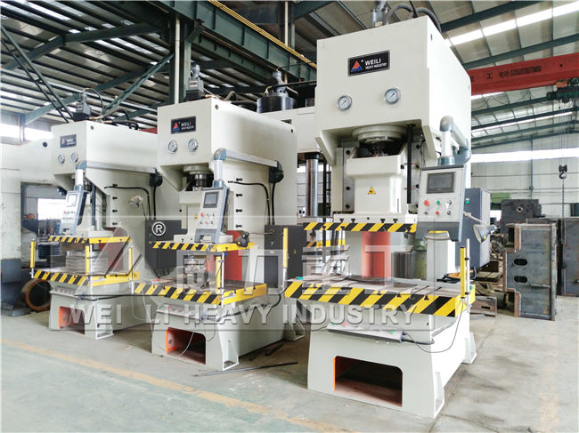 山東液壓沖床廠家車間