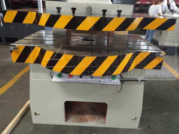 液壓沖床工作臺(tái)面