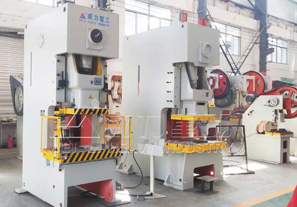 氣動沖床車間現貨圖