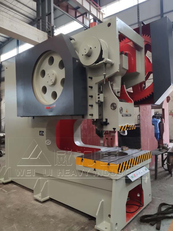 200噸深喉口沖床