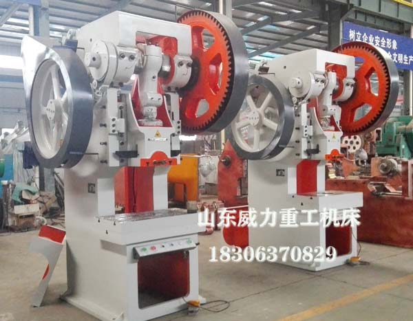 100噸沖床車間實(shí)物圖