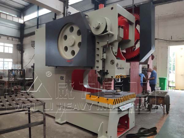 200噸深喉沖床圖片