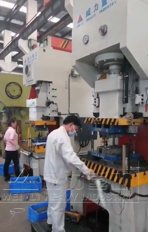 沖床客戶使用現場圖