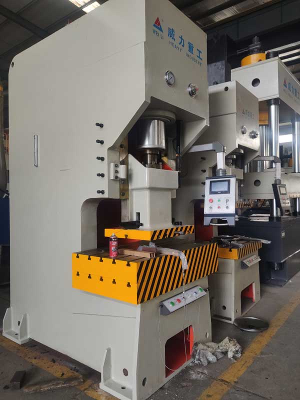 200噸快速液壓沖床圖片