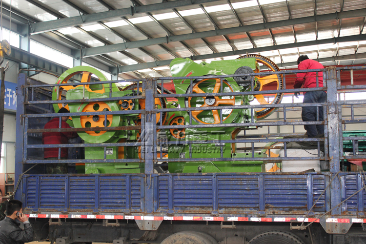 沖壓機床訂購型號為:J23開式可傾沖壓機床(沖床):3臺,J21開式固定臺沖壓機床(沖床):4臺。現在貨已發至寧夏大武口礦機公司投產使用中,以下為發貨時拍攝實景圖