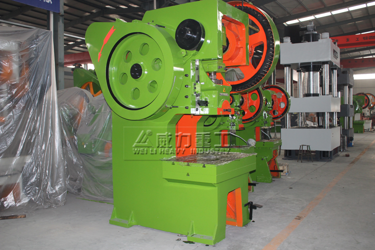 JB21開式固定臺深喉口沖壓機床（沖床）車間現場訂購10噸，40噸，63噸，100噸選山東沖床廠