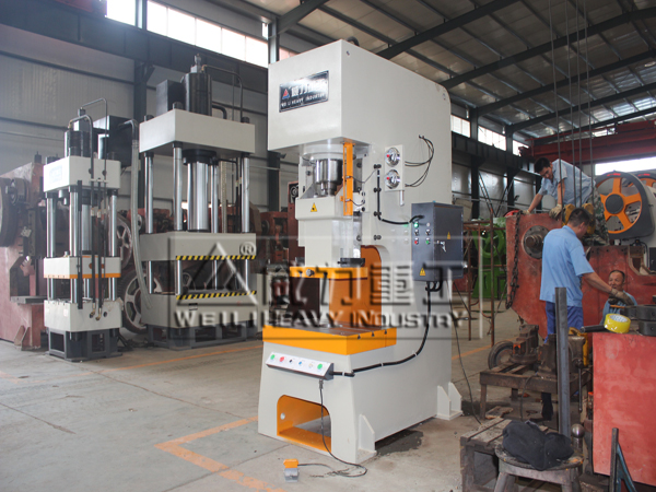 200噸液壓沖孔機(jī)